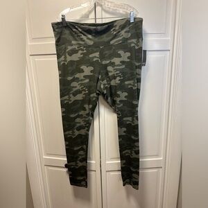 NWT a.n.a A New Approach Camo Leggings Size Women’s 2X Color Camo Green